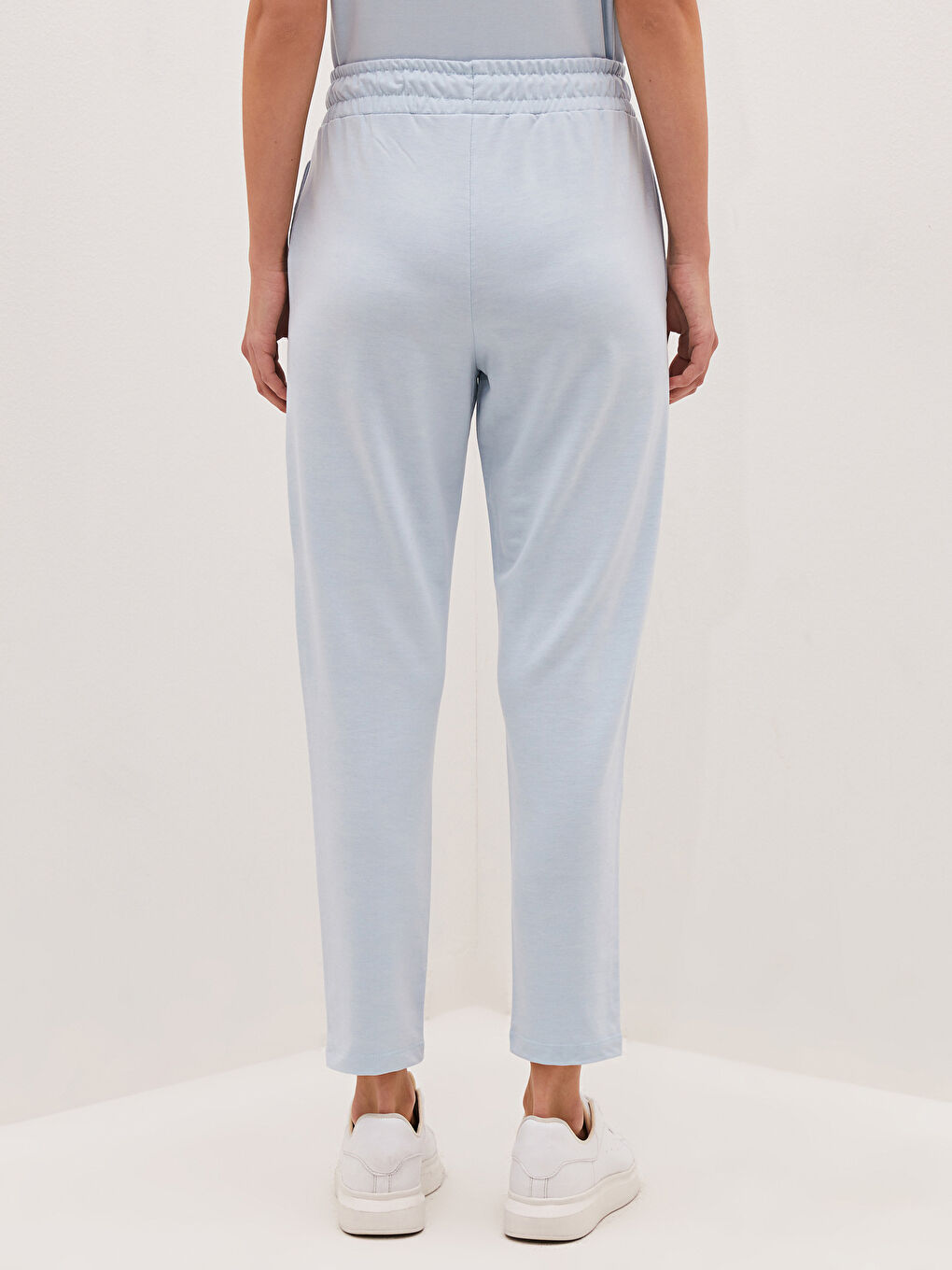 بنطلون رياضي بوسط مطاطي عادي بتفاصيل جيوب للسيدات-8