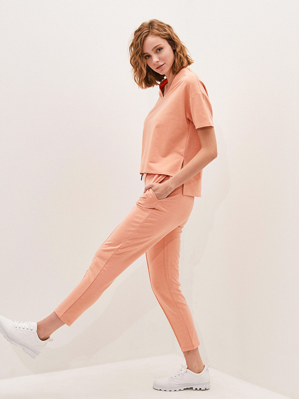 بنطلون رياضي بوسط مطاطي عادي بتفاصيل جيوب للسيدات-3