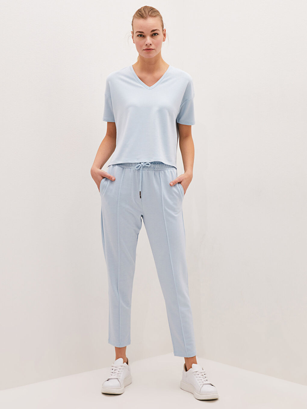 بنطلون رياضي بوسط مطاطي عادي بتفاصيل جيوب للسيدات-9