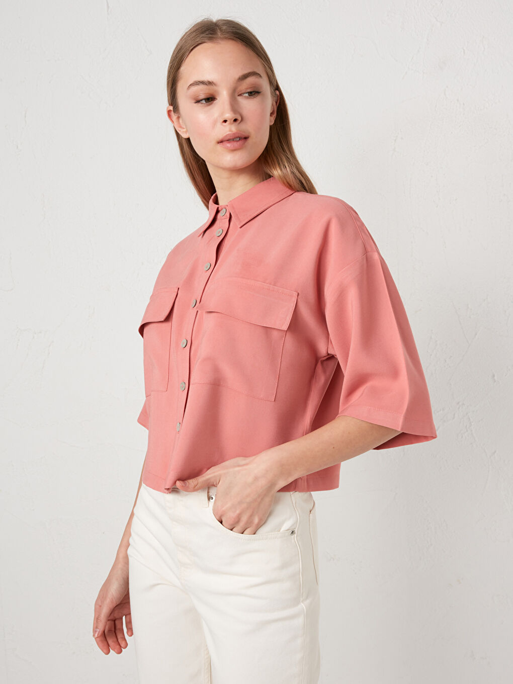 Short Sleeve Women's Shirt With Pocket Detailed Button Closure