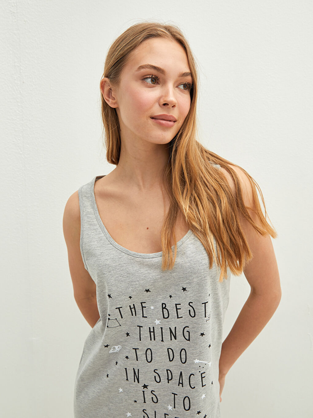 Gri U Yaka Askılı Baskılı Kadın Gecelik-1