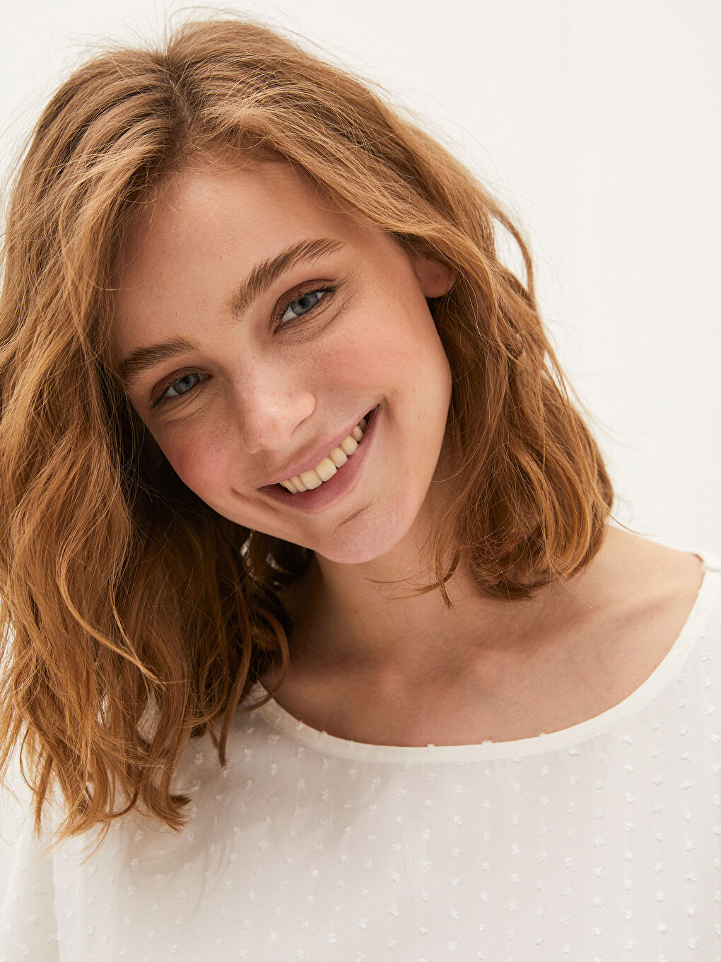 Ekru Bisiklet Yaka Desenli Kısa Kollu Viskon Kadın Bluz-1