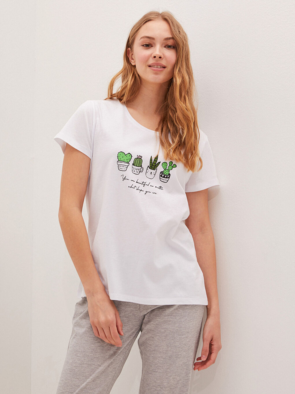 Beyaz Bisiklet Yaka Baskılı Kısa Kollu Kadın Pijama Takımı