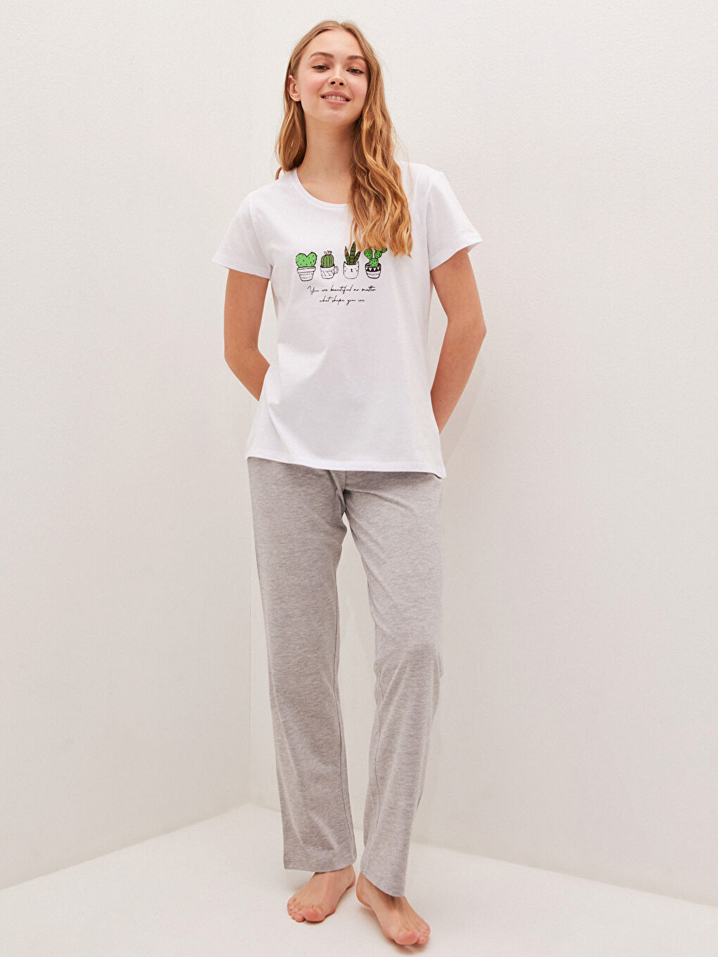 Beyaz Bisiklet Yaka Baskılı Kısa Kollu Kadın Pijama Takımı-3