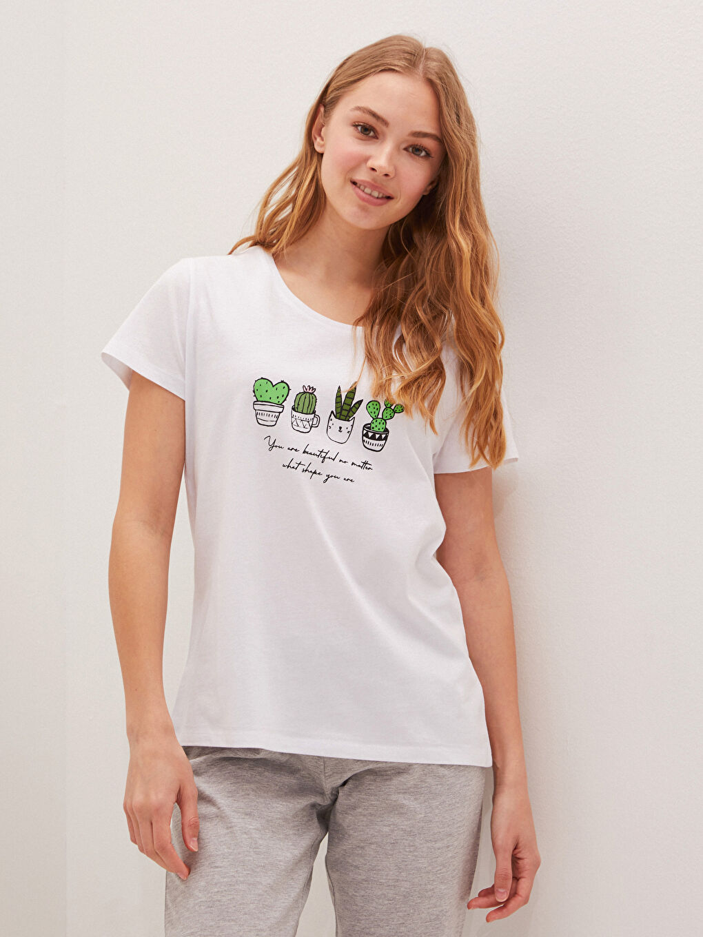 Beyaz Bisiklet Yaka Baskılı Kısa Kollu Kadın Pijama Takımı-4