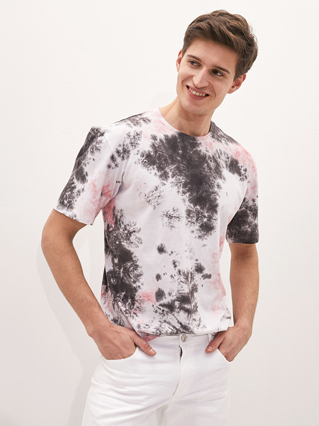 Pembe Bisiklet Yaka Kısa Kollu Desenli Penye Erkek Tişört-1