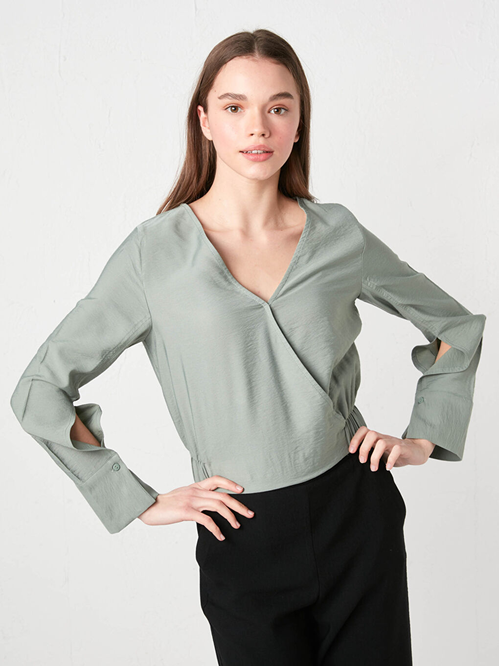 Haki V Yaka Düz Uzun Kollu Kadın Bluz-1