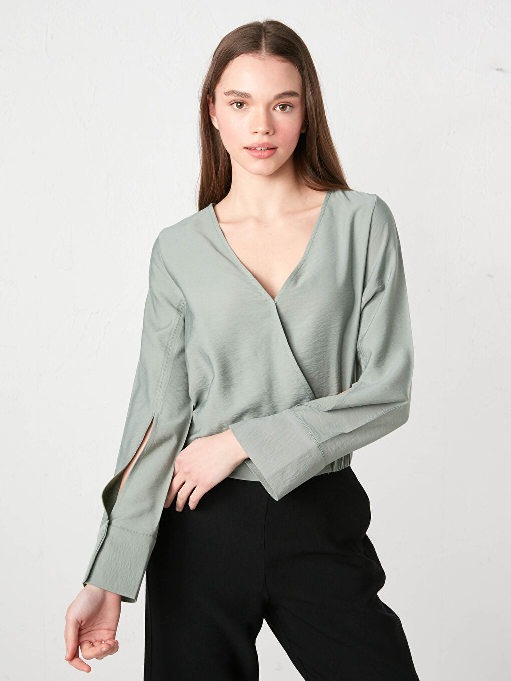 Haki V Yaka Düz Uzun Kollu Kadın Bluz-2