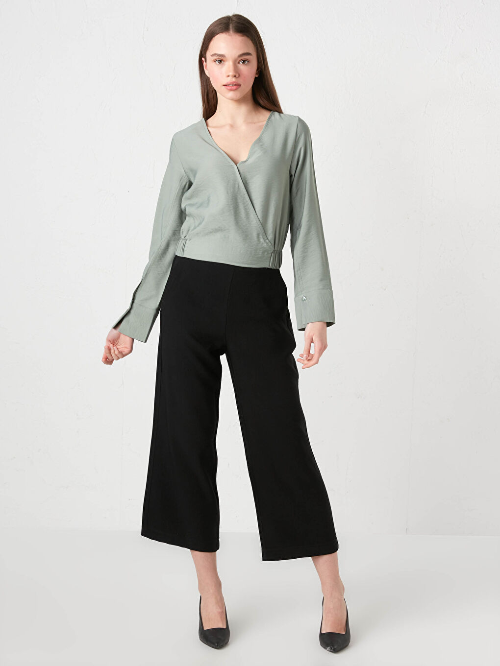 Haki V Yaka Düz Uzun Kollu Kadın Bluz-3