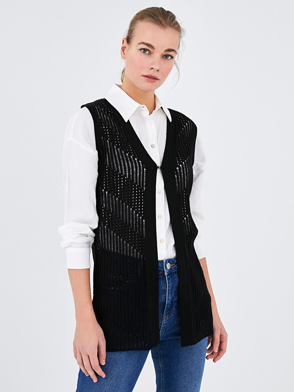 Γυναικείο Πλεκτό Γιλέκο Με Σχέδιο Και Κούμπωμα Με Γάντζο-1