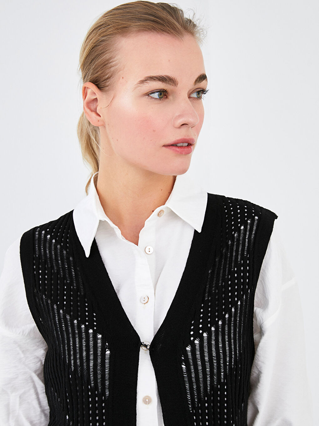 Γυναικείο Πλεκτό Γιλέκο Με Σχέδιο Και Κούμπωμα Με Γάντζο-3