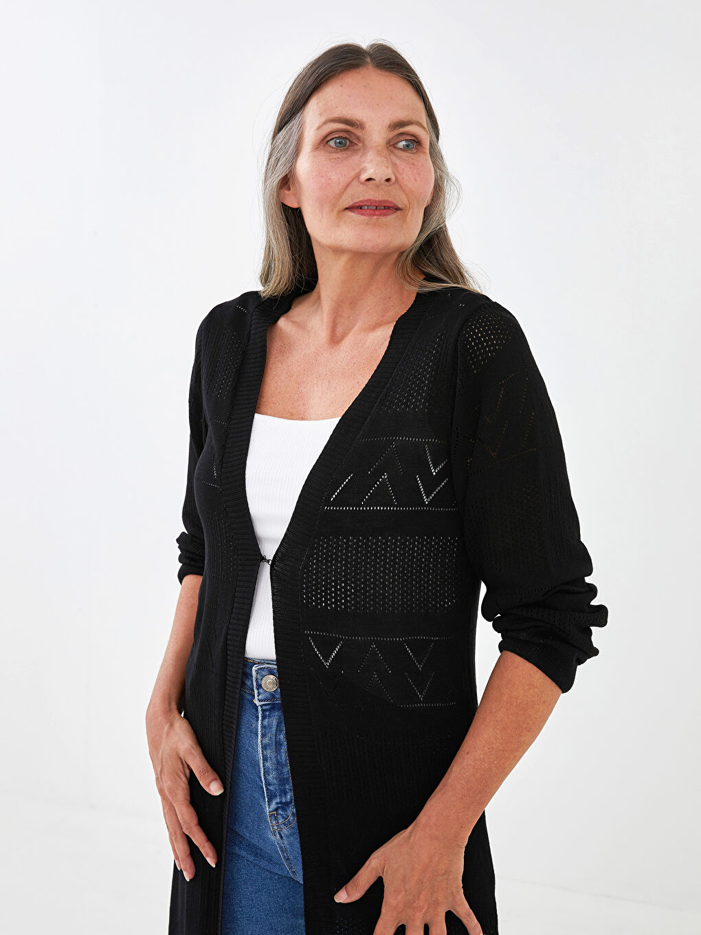 Siyah V Yaka Kendinden Desenli Uzun Kollu Kadın Triko Hırka