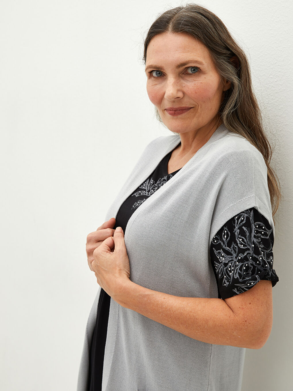 Gri Kadın Cep Detaylı Düz Kolsuz Triko Yelek-2