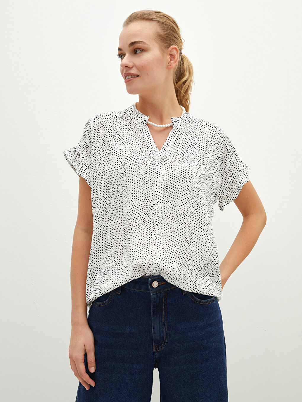 Chemise à Col Roulé Imprimée Manches Courtes Tissu Froissé pour Femmes