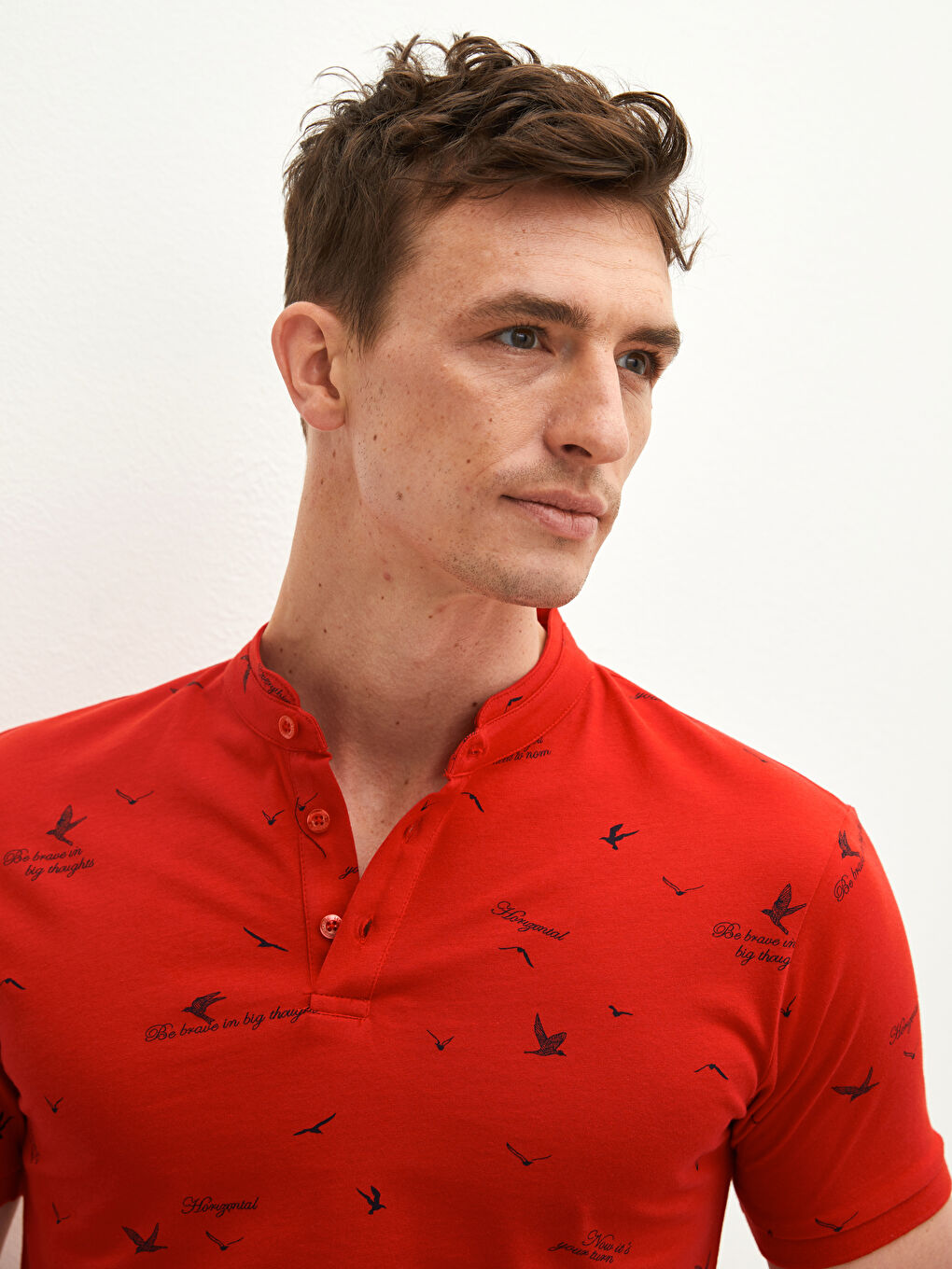 Kırmızı Hakim Yaka Kısa Kollu Desenli Erkek Tişört-3