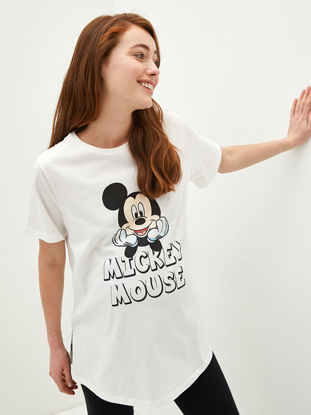 Beyaz Bisiklet Yaka Mickey Mouse Baskılı Kısa Kollu Pamuklu Hamile Tişört-2