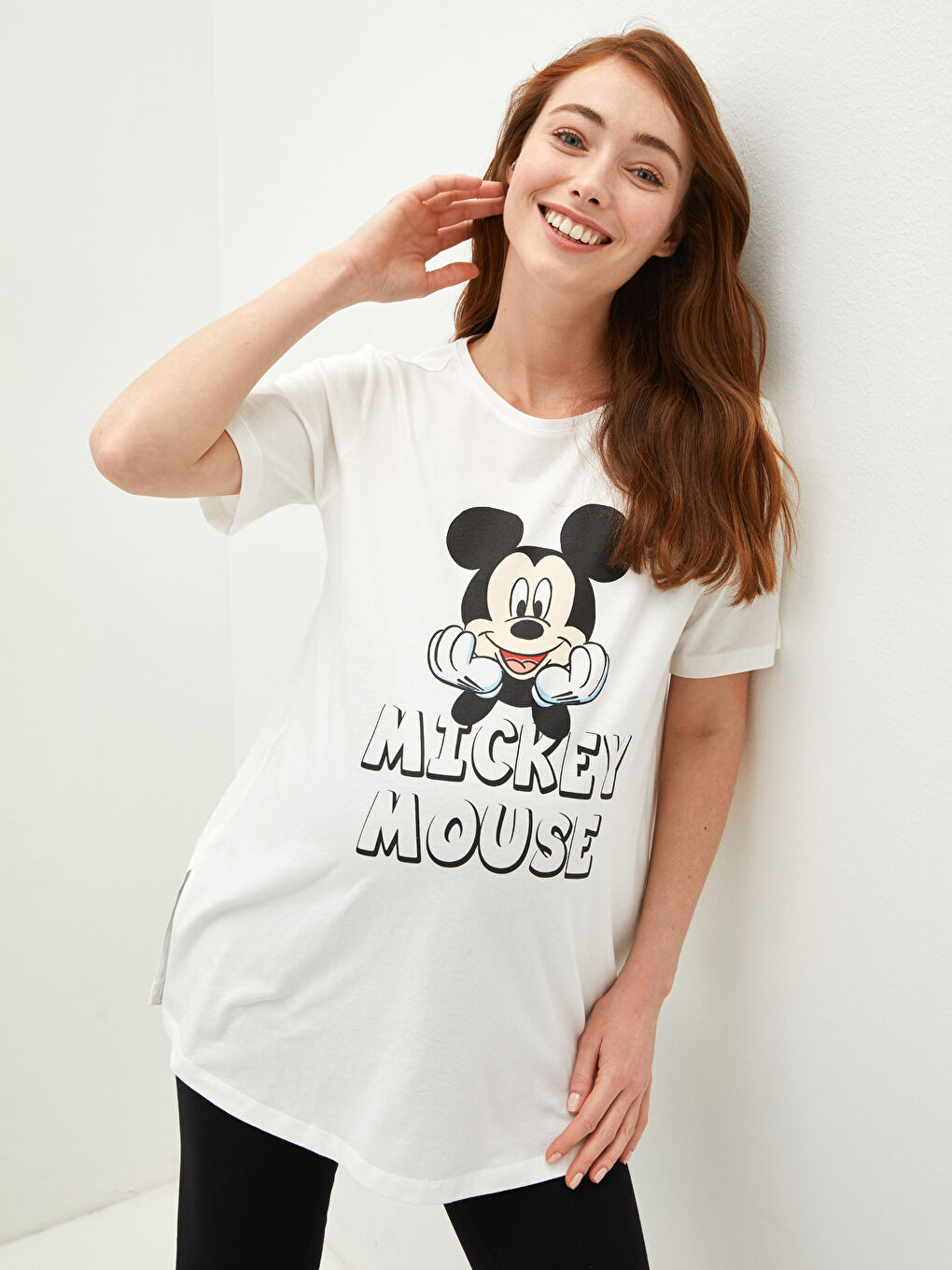 Beyaz Bisiklet Yaka Mickey Mouse Baskılı Kısa Kollu Pamuklu Hamile Tişört