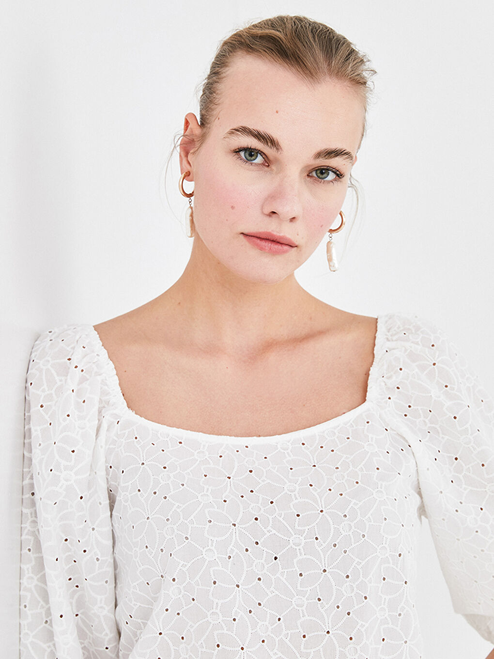 بلوزة قطن مطرزة بياقة مربعة للسيدات-8