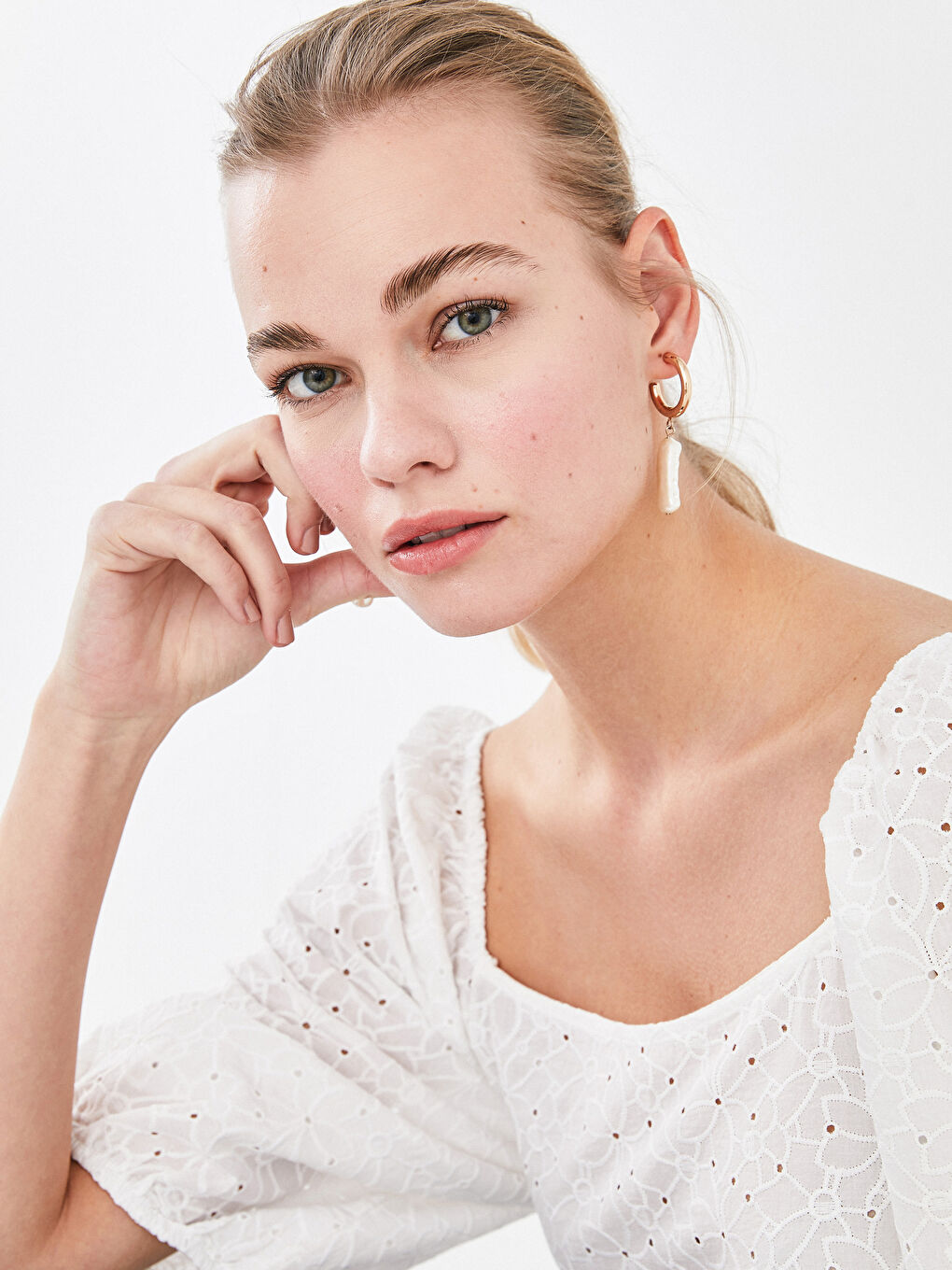 بلوزة قطن مطرزة بياقة مربعة للسيدات-9