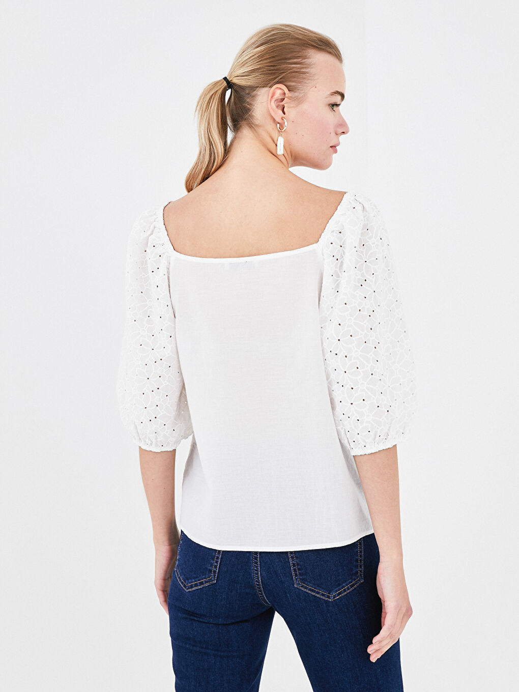 بلوزة قطن مطرزة بياقة مربعة للسيدات-11