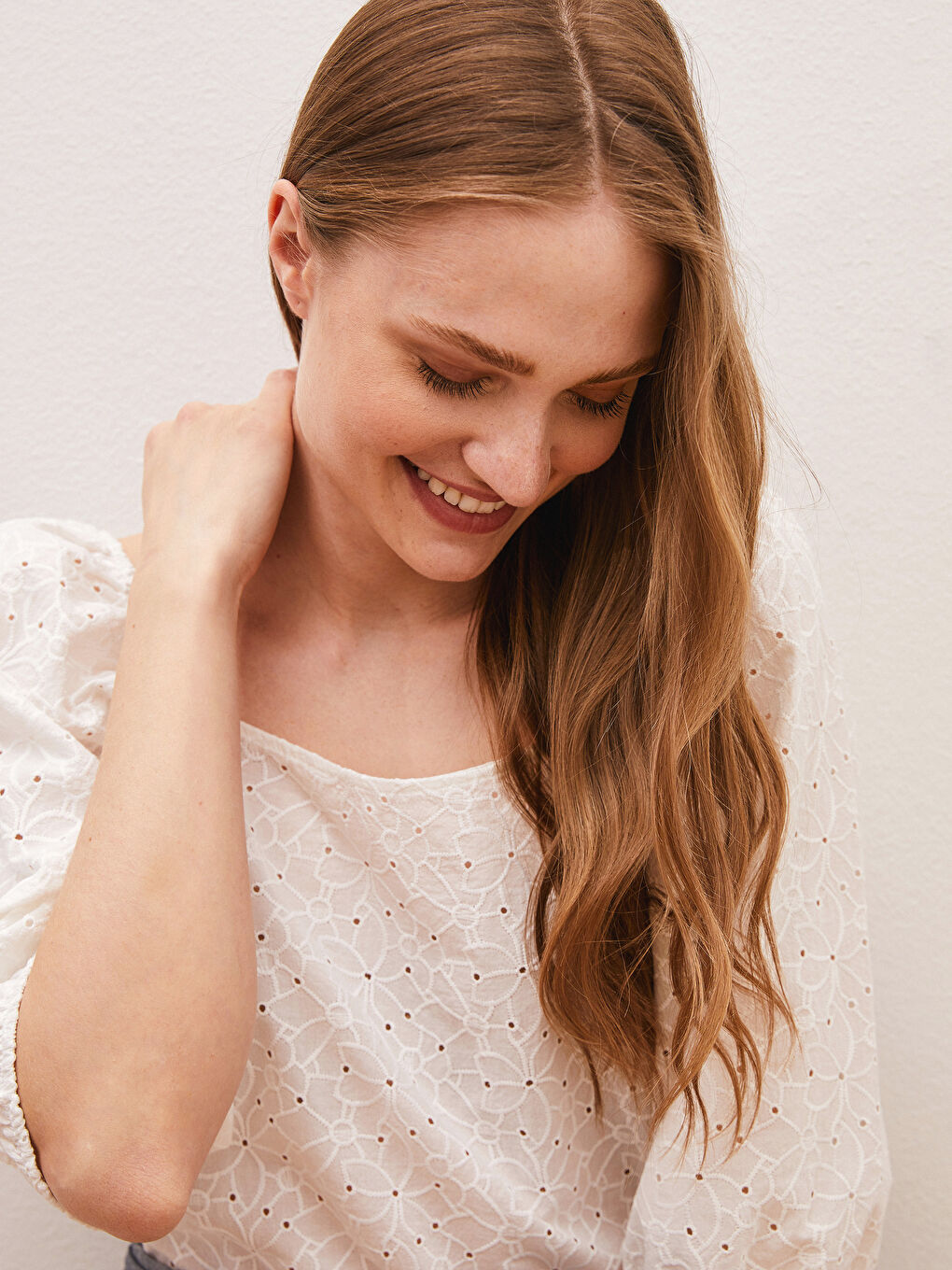 بلوزة قطن مطرزة بياقة مربعة للسيدات-3