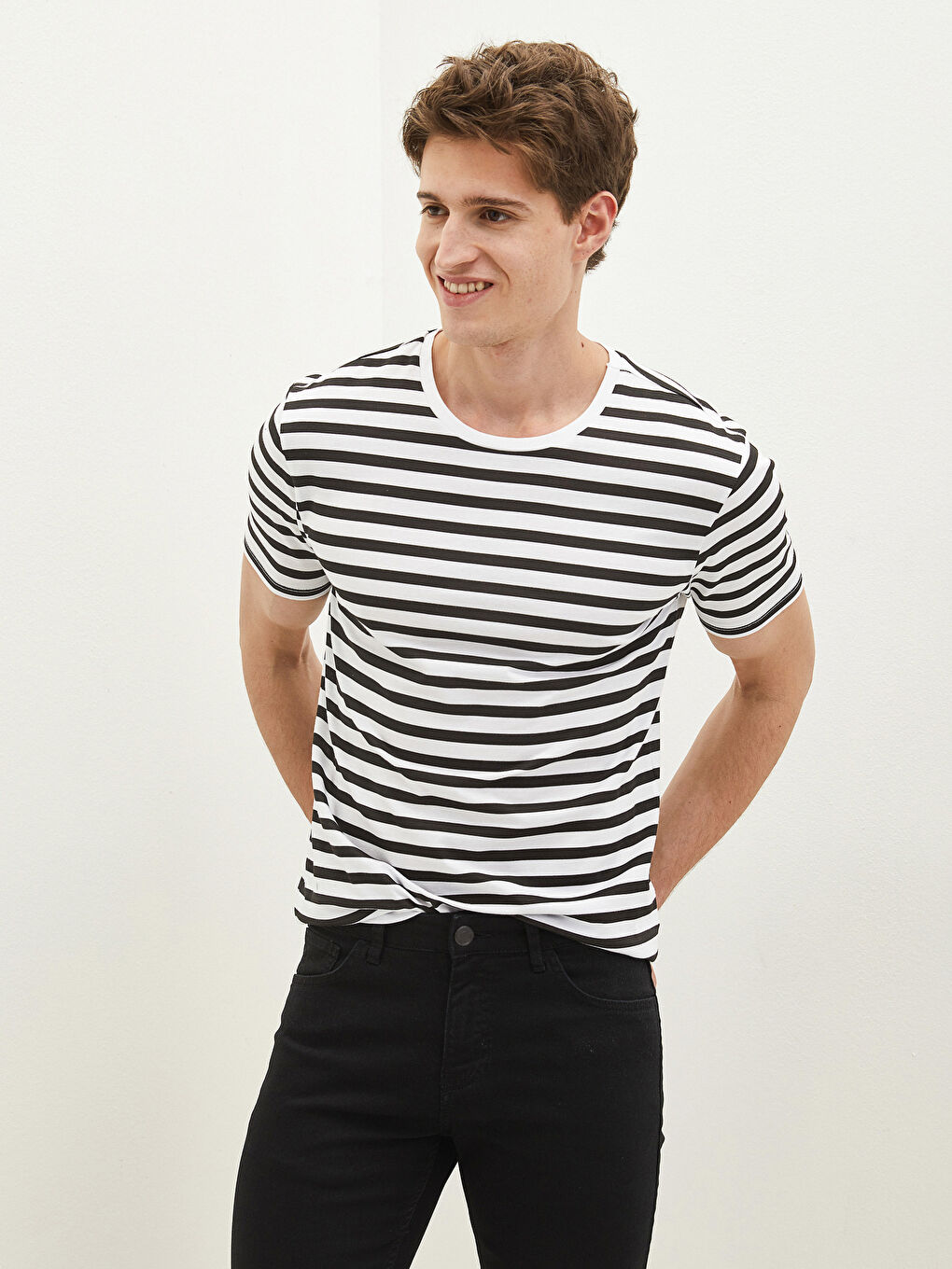 Beyaz Bisiklet Yaka Kısa Kollu Çizgili Penye Erkek Tişört-3