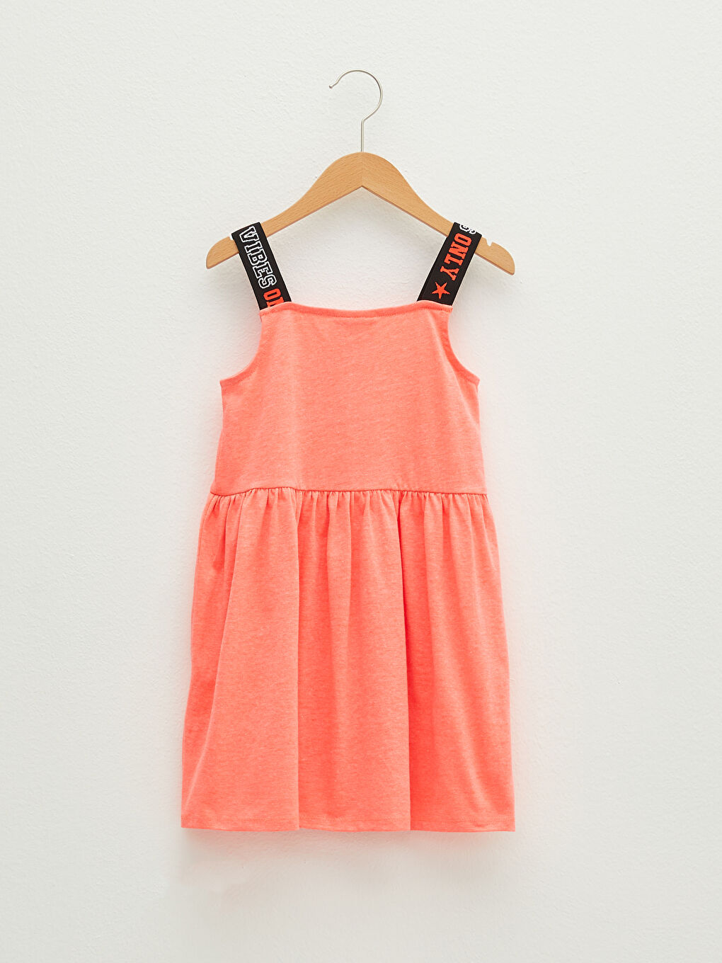 LCW Kids Quadratischer Kragen Slogan Buchstaben Bedrucktes Riemchen Mädchen Kleid -S1HM17Z4-PPV