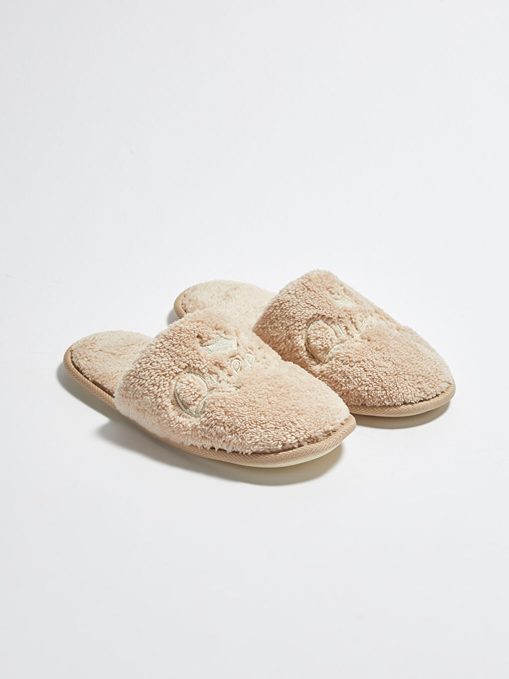 Bej Kadın Nakışlı Pelüş Terlik