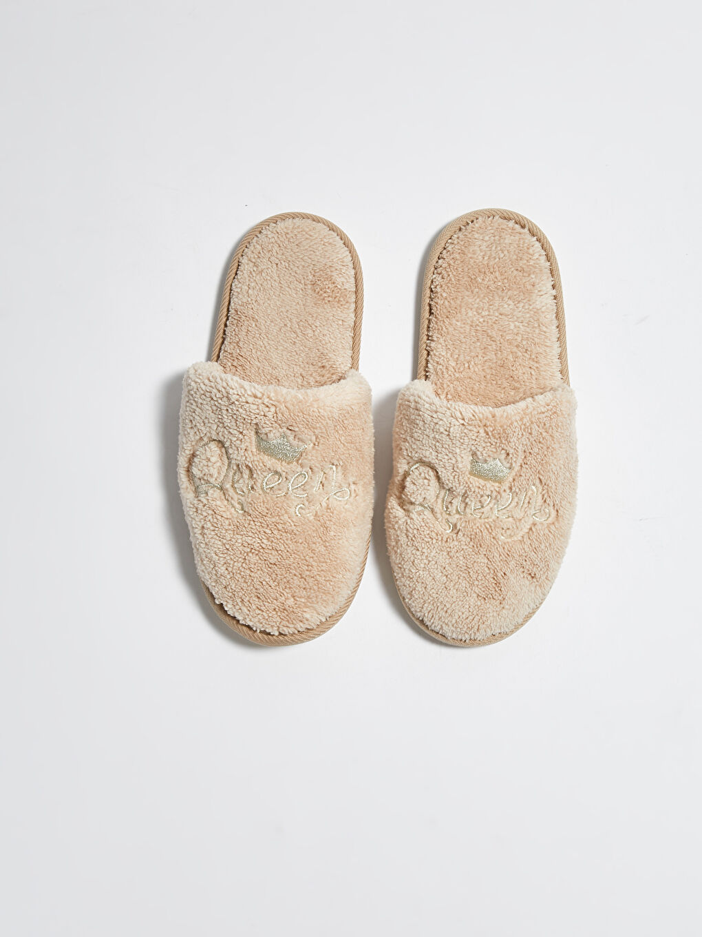 Bej Kadın Nakışlı Pelüş Terlik-3