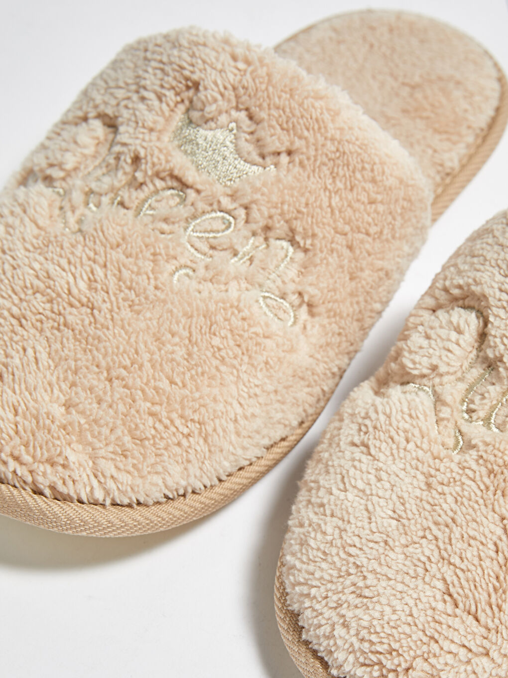 Bej Kadın Nakışlı Pelüş Terlik-4