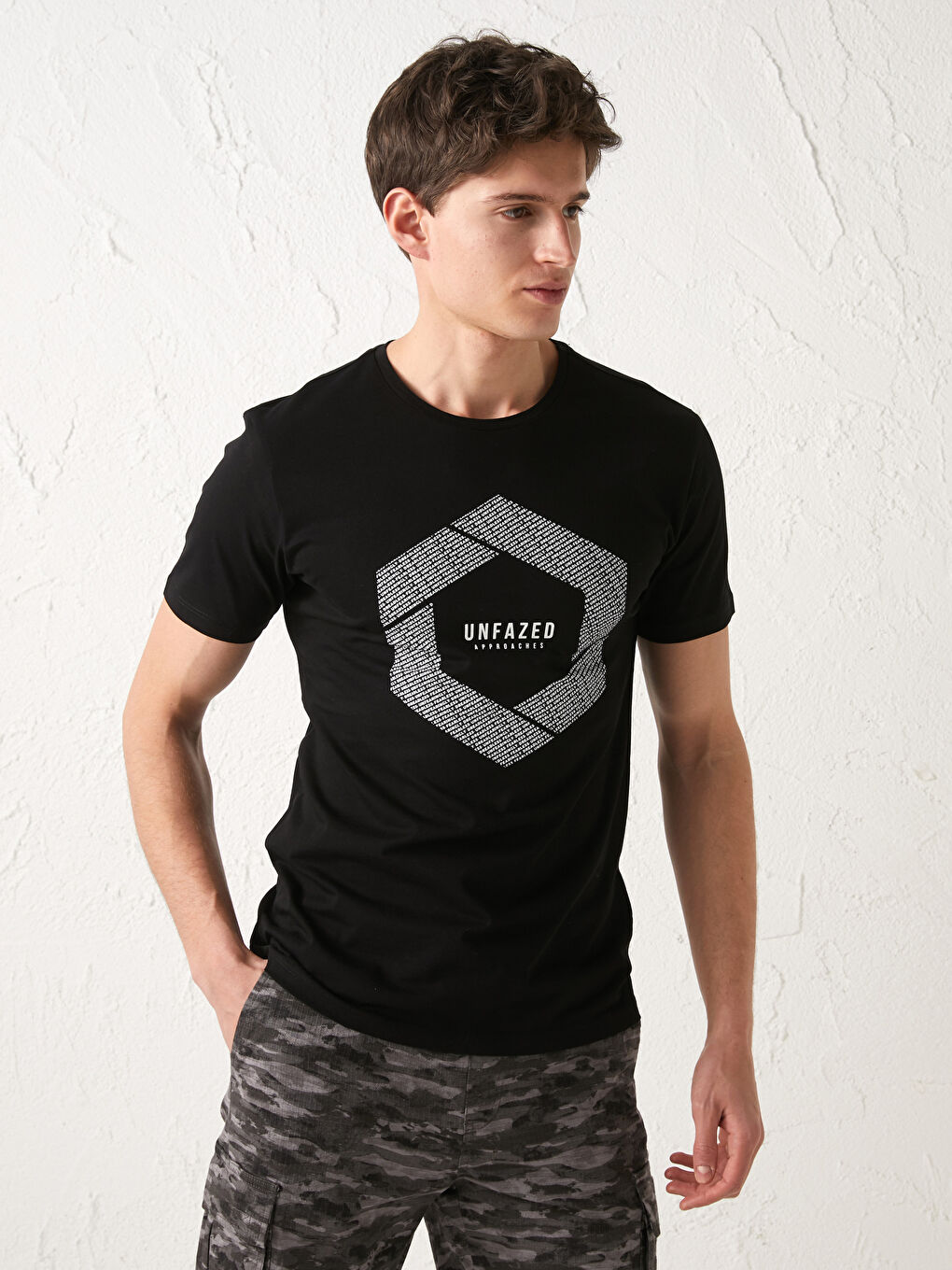 تيشيرت رجالي ياقة دائرية كم قصير مطبوع قطن ممشط