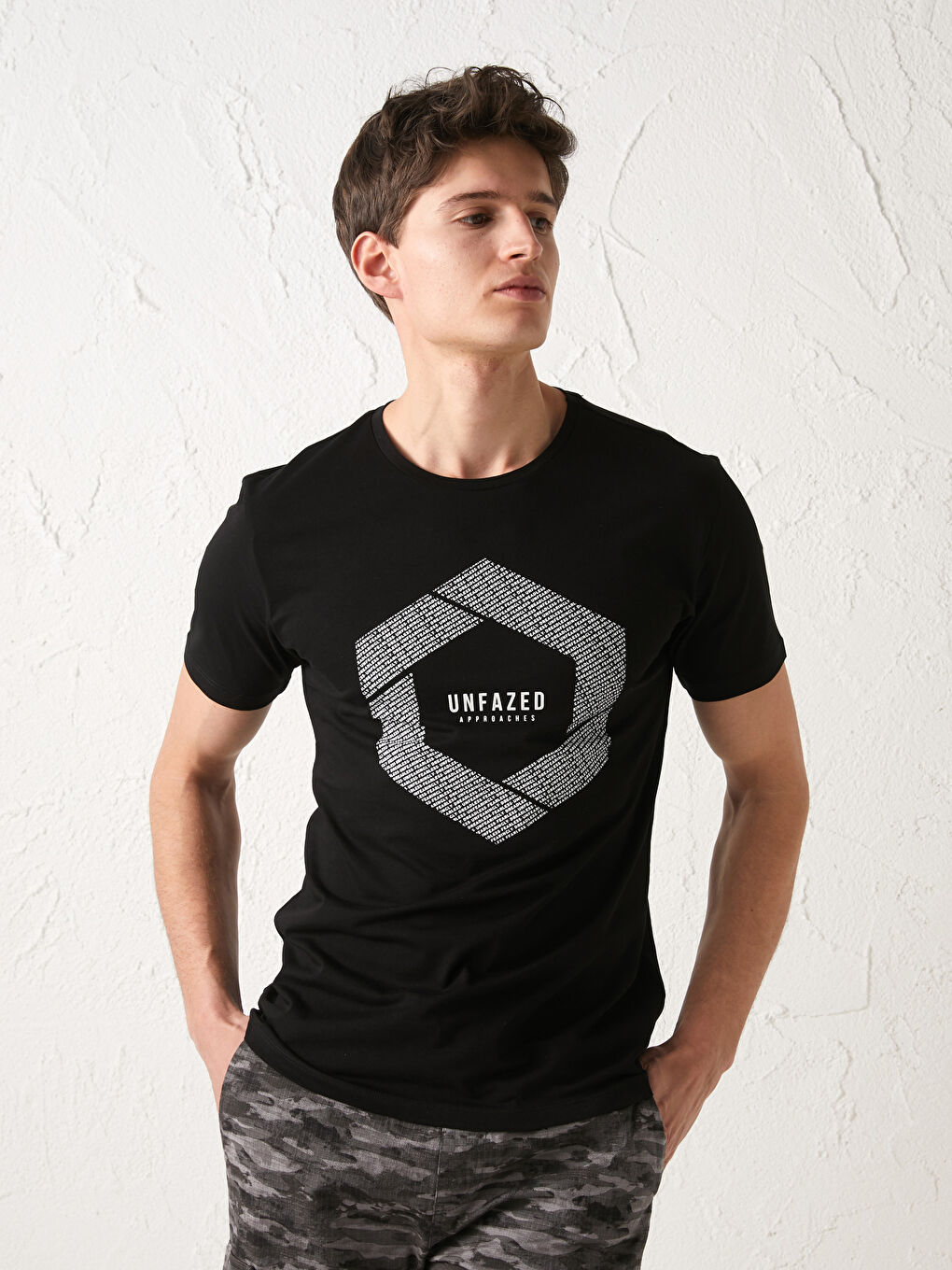 تيشيرت رجالي ياقة دائرية كم قصير مطبوع قطن ممشط-1