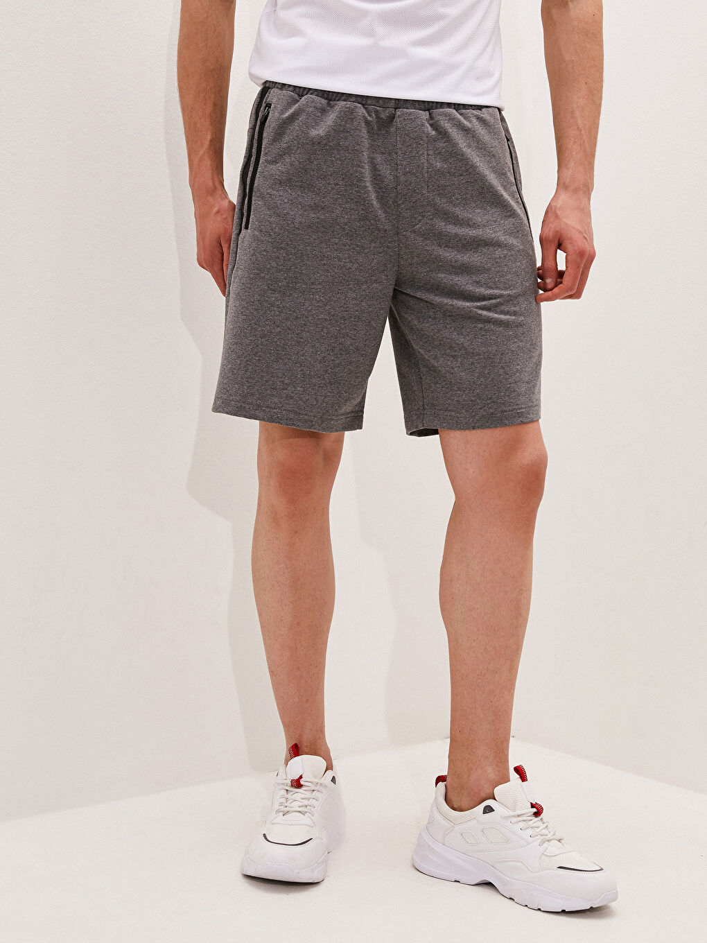 Gri Standart Kalıp Aktif Spor Erkek Şort-1