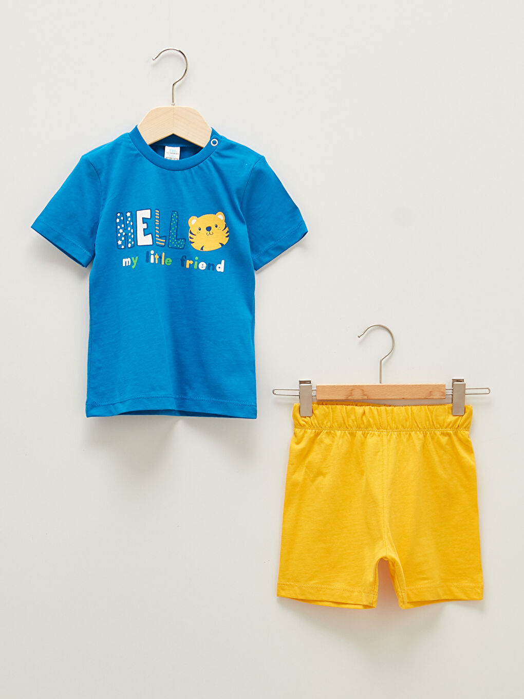 მრგვალი საყელო მოკლე სახელო ნაბეჭდი ბავშვის ბიჭებისთვის პიჟამის კომპლექტი