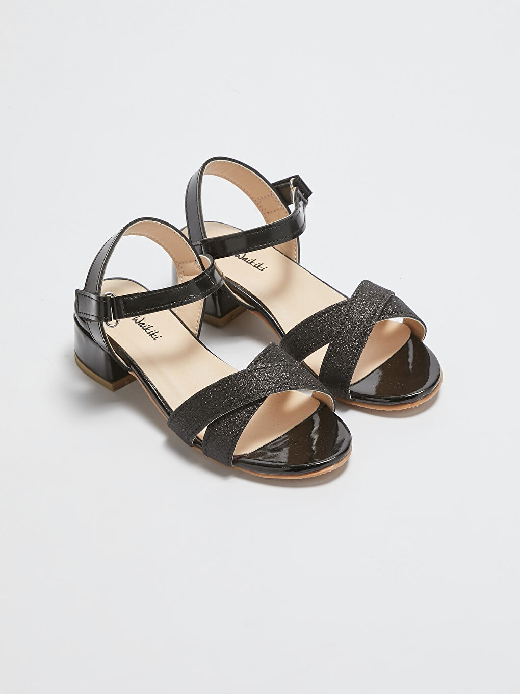 Жылтыр бөлшекті айқас баулы өкшелі қыздар сандалдары