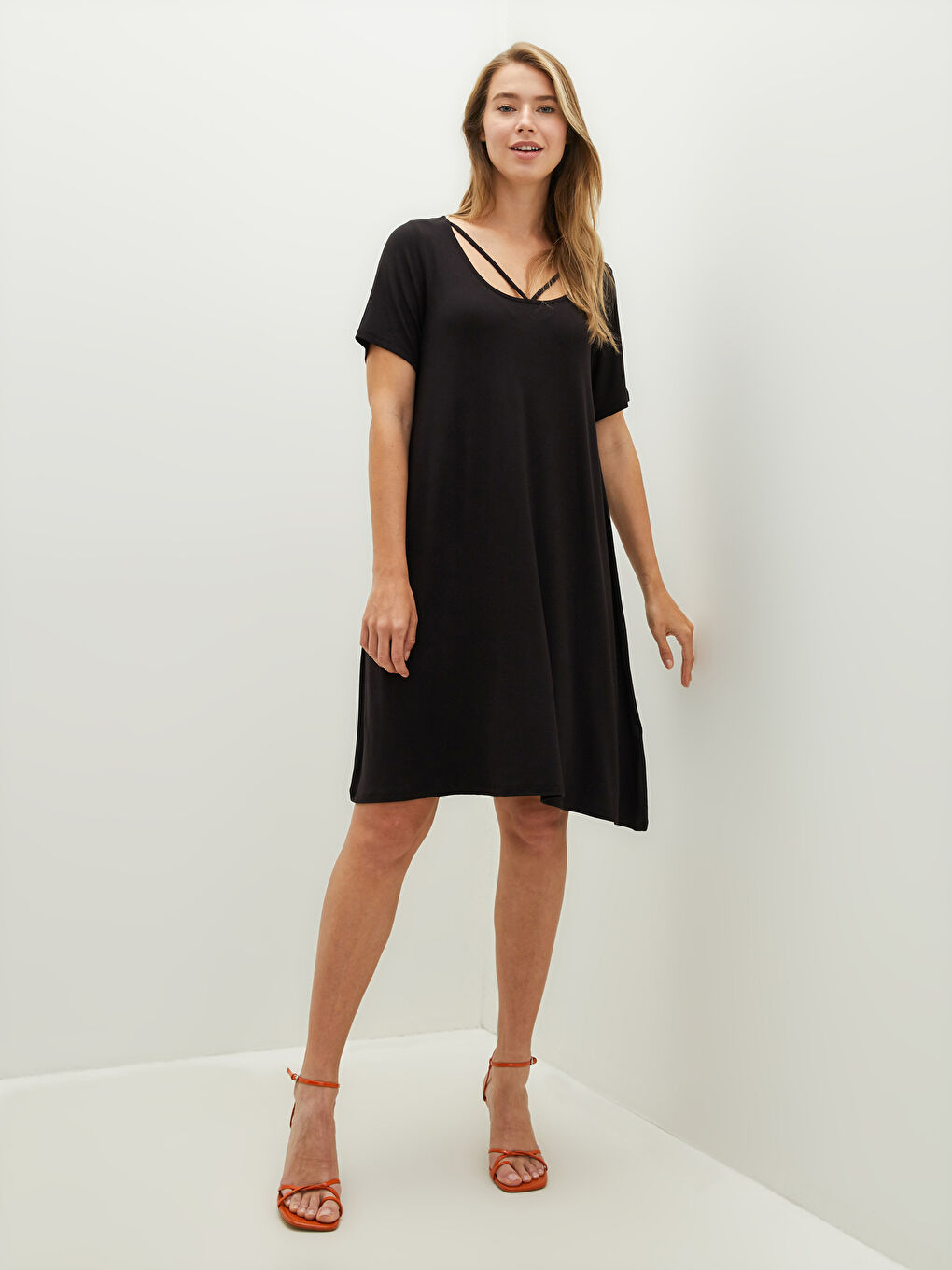 Siyah U Yaka Düz Kısa Kollu A Kesim Kadın Elbise-1