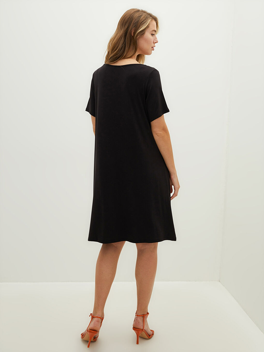 Siyah U Yaka Düz Kısa Kollu A Kesim Kadın Elbise-4