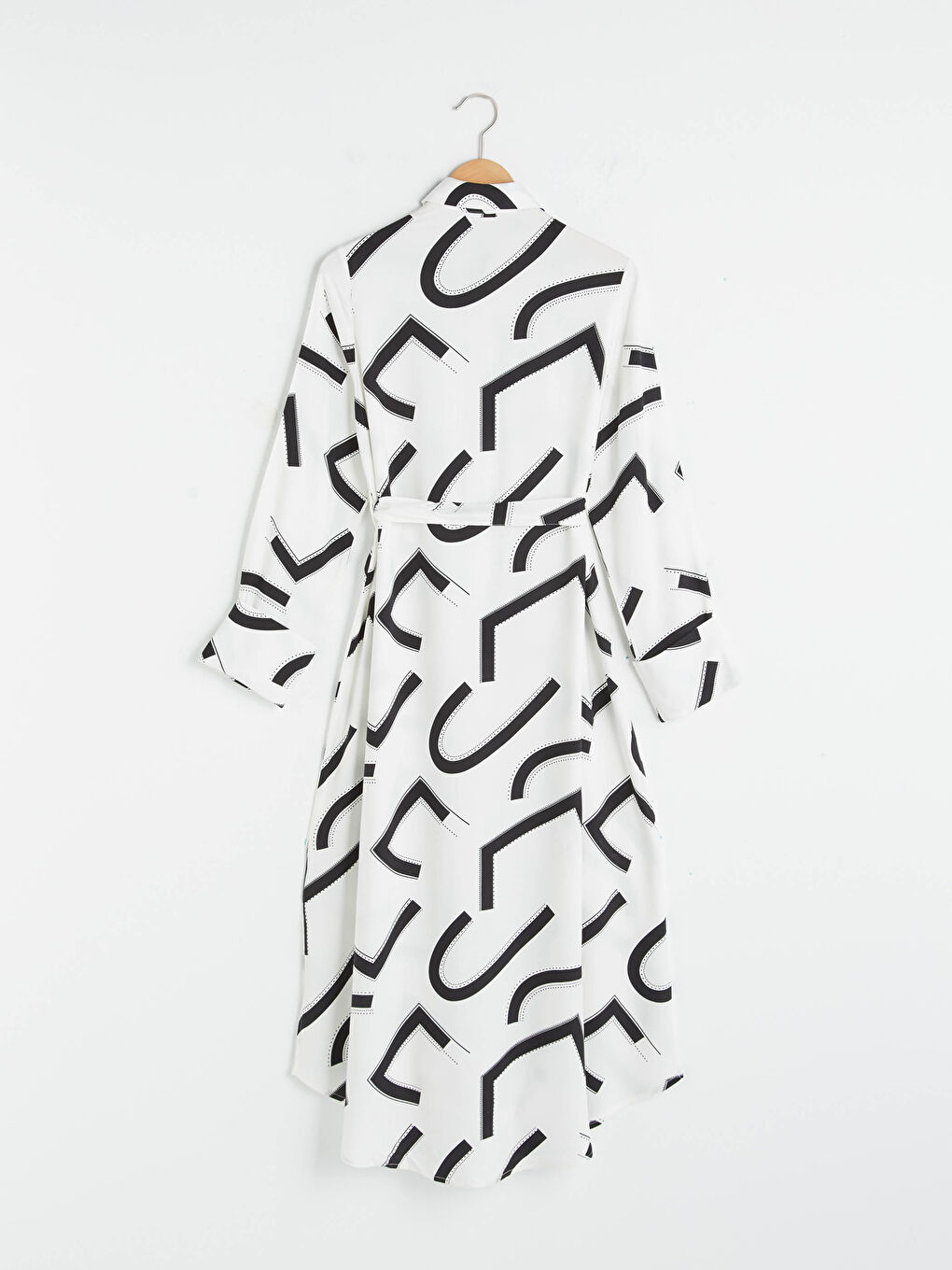 Beyaz Gömlek Yaka Desenli Beli Kuşaklı Uzun Kollu Belmando Kumaş Kadın Elbise-5