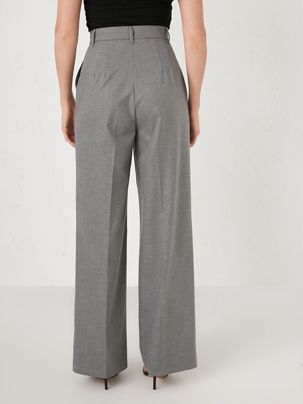 Women Wide Fit Pocket Detail Straight Trousers-3