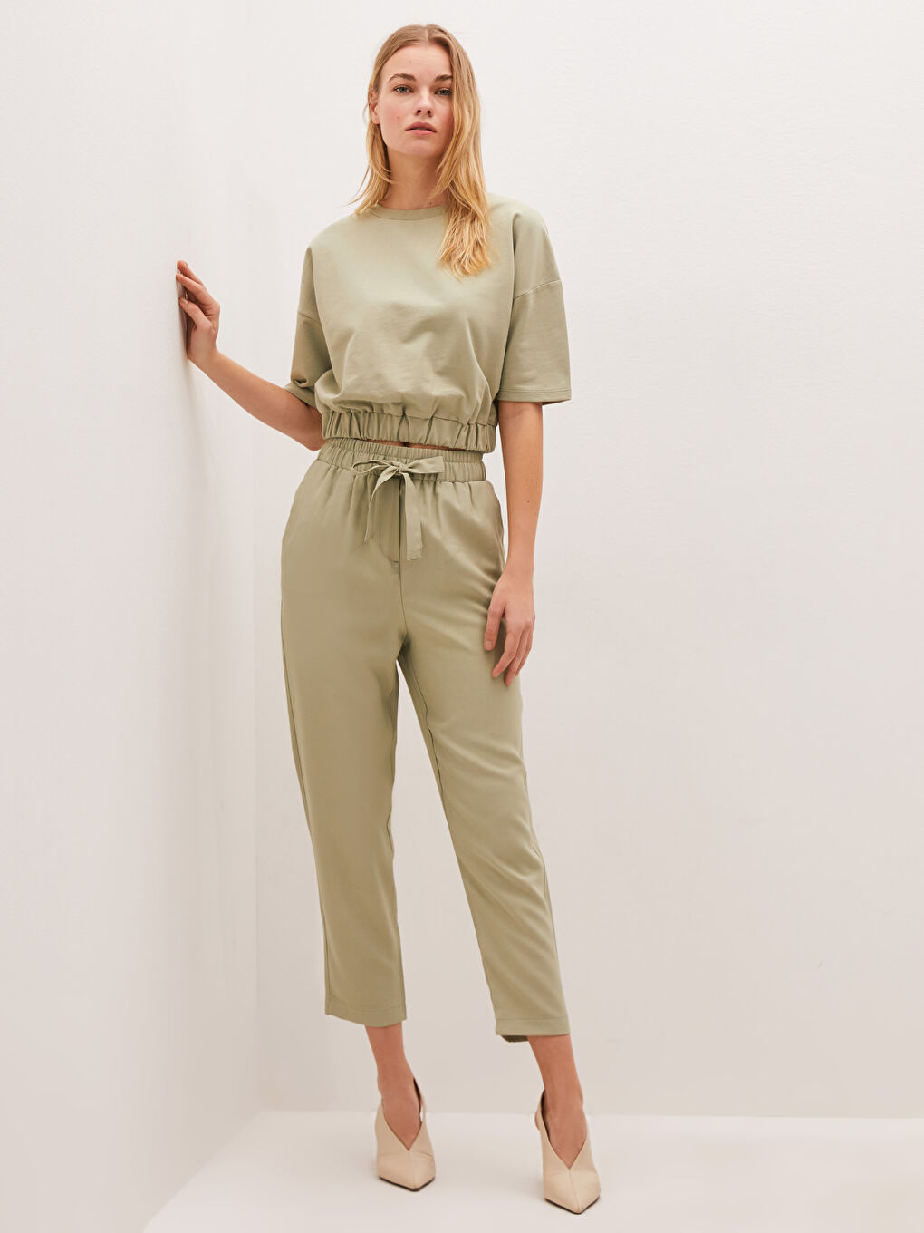 Yeşil Bisiklet Yaka Düz Kısa Kollu Crop Kadın Sweatshirt-6