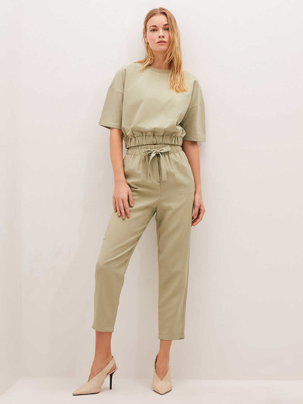 Yeşil Bisiklet Yaka Düz Kısa Kollu Crop Kadın Sweatshirt-7