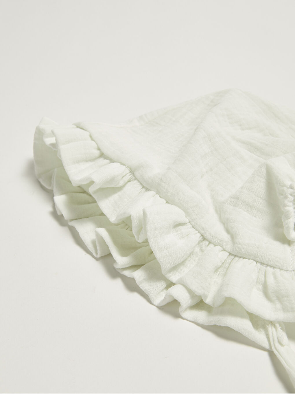 Ekru Fırfır Detaylı Basic Kız Bebek Bere-1