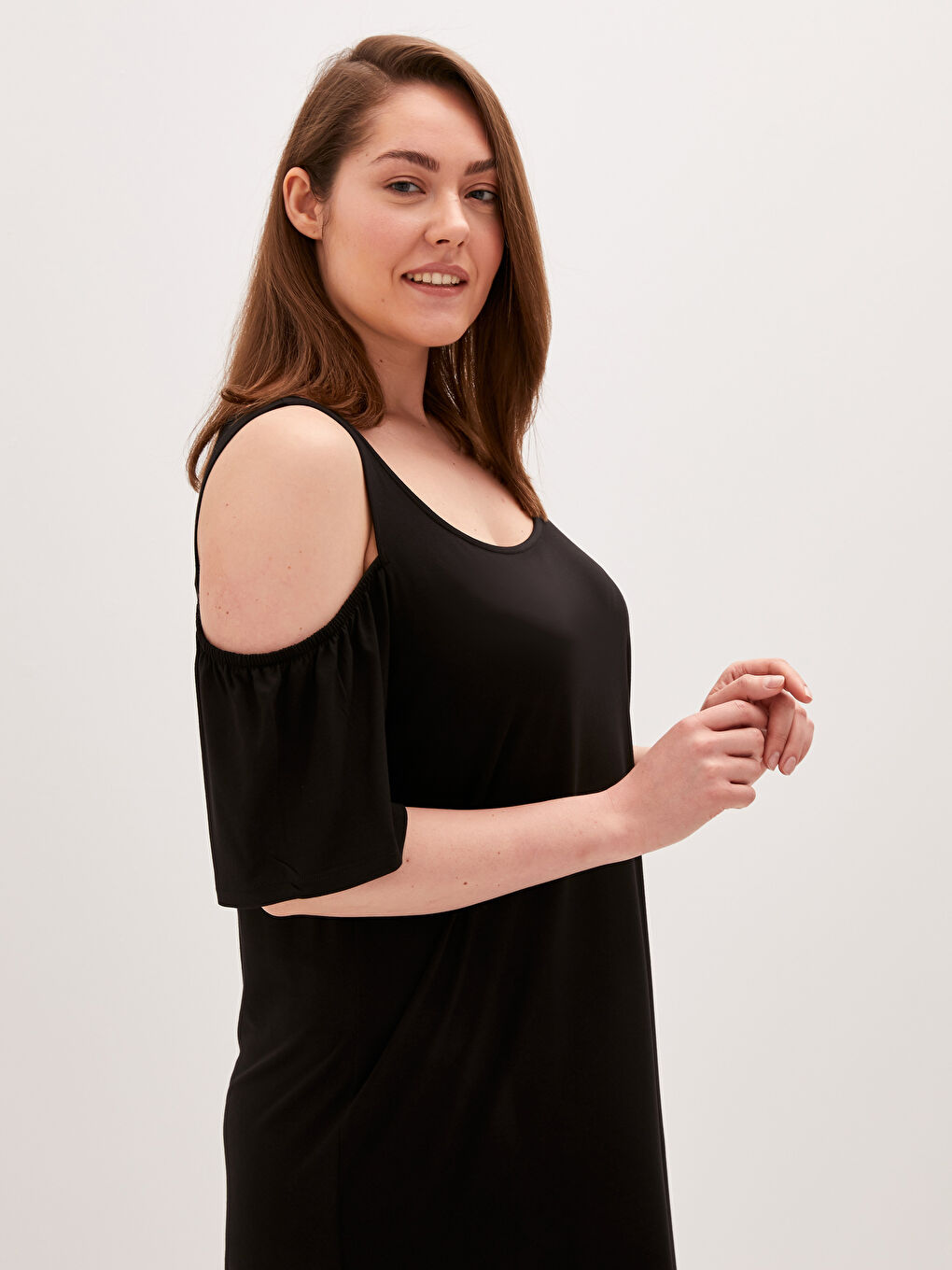 Siyah U Yaka Düz Kısa Kollu Viskon Kadın Elbise-1