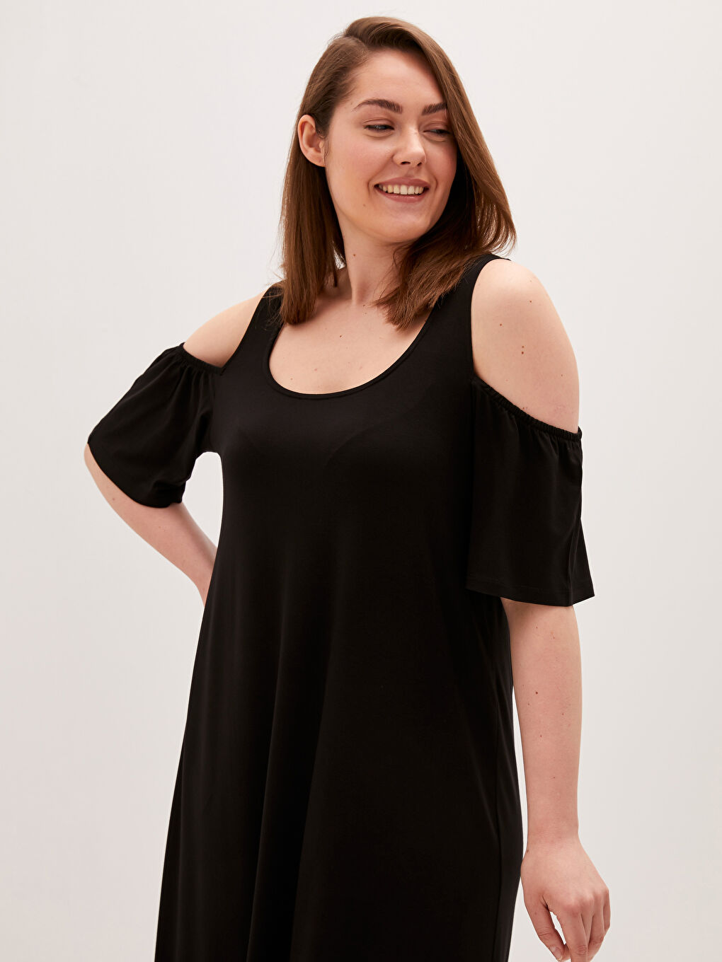 Siyah U Yaka Düz Kısa Kollu Viskon Kadın Elbise-2