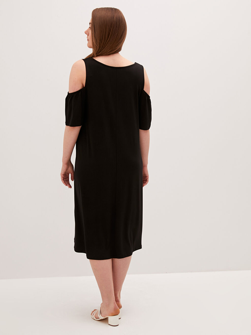 Siyah U Yaka Düz Kısa Kollu Viskon Kadın Elbise-3