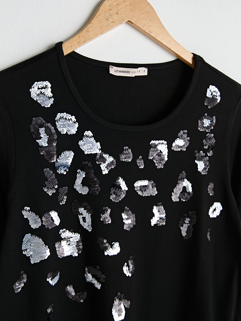 بلوزة نسائية كم طويل ياقة دائرية مطرزة بالترتر من الفيسكوز-6