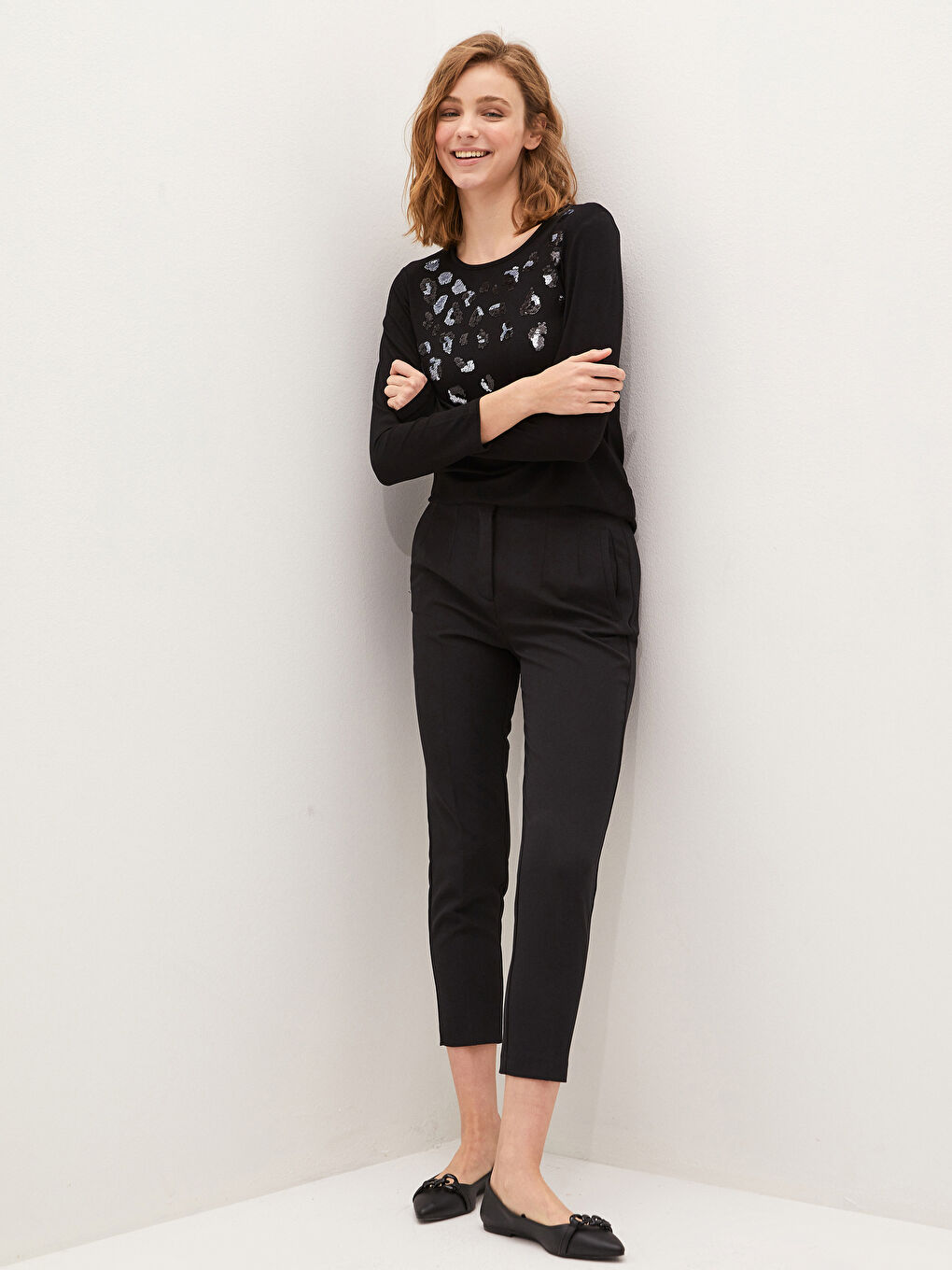 بلوزة نسائية كم طويل ياقة دائرية مطرزة بالترتر من الفيسكوز-2