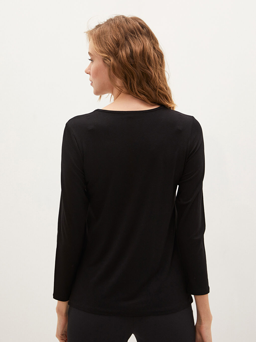 بلوزة نسائية كم طويل ياقة دائرية مطرزة بالترتر من الفيسكوز-3