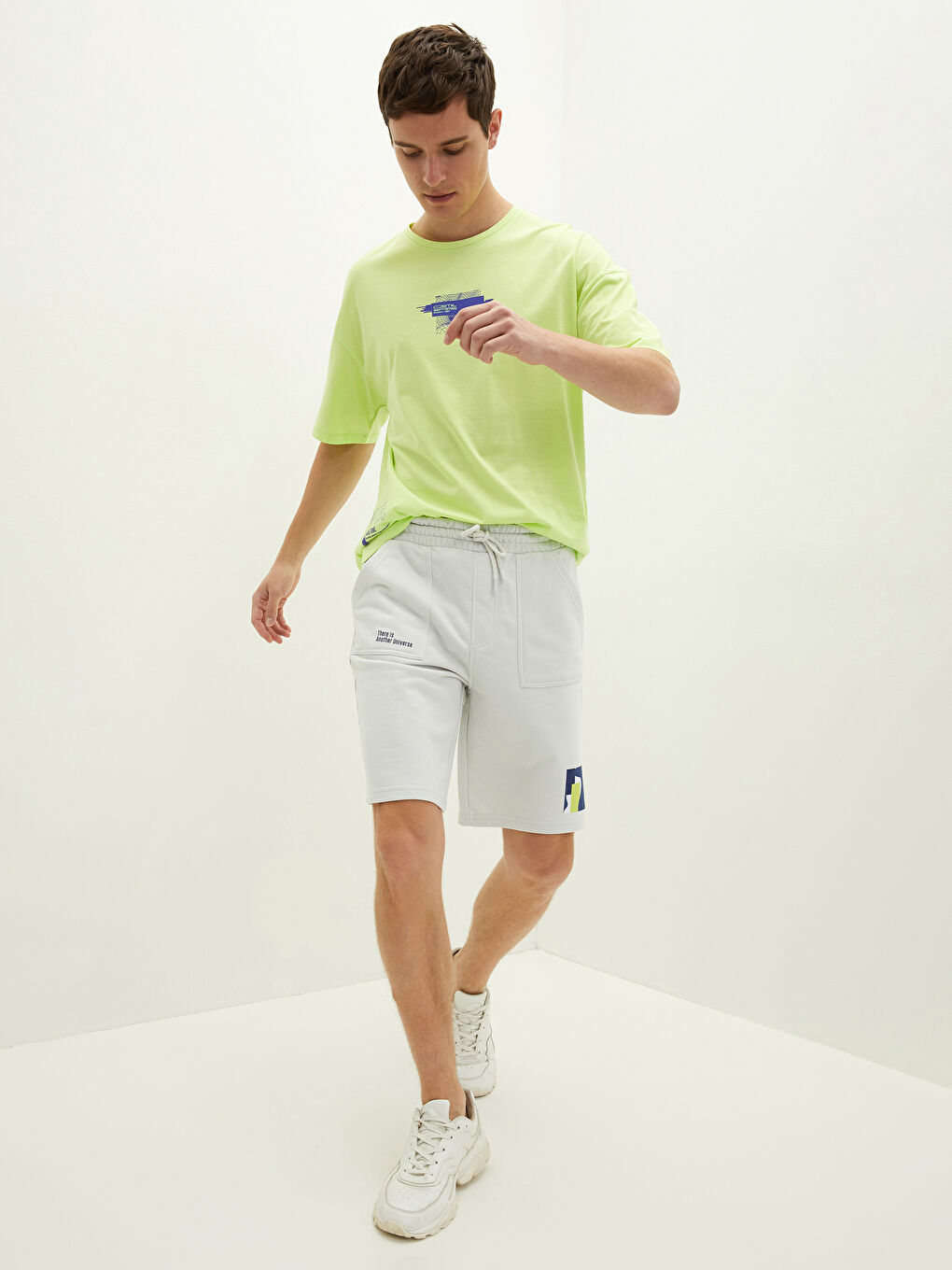 Gri Dar Kalıp Baskılı Erkek Spor Şort