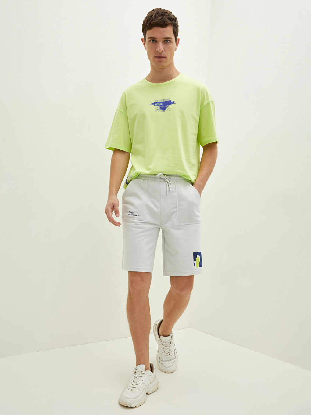 Gri Dar Kalıp Baskılı Erkek Spor Şort-1